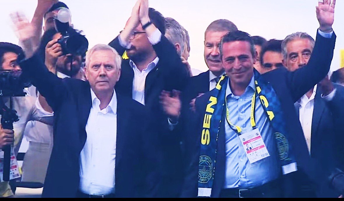 Fenerbahçe’ye yakışan fotoğraf budur. Gerçek birlik beraberlik böyle olur.💛💙