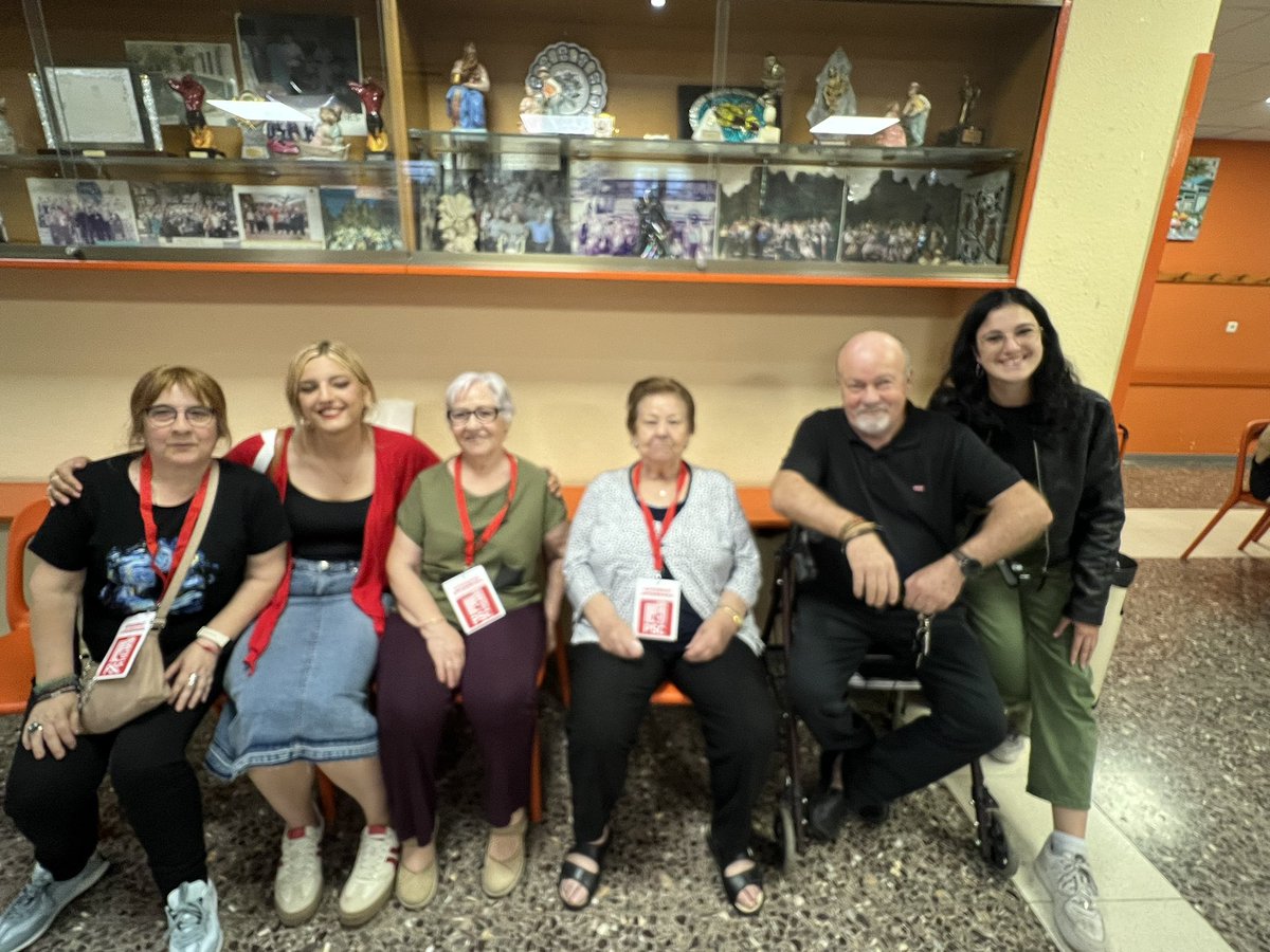 🗳️Gràcies a totes i tots els apoderats del <a href="/PSC_Badalona/">PSC Badalona</a> repartits pels 44 col·legis electorals de la ciutat
Una d'elles és la Joaquina de Bufalà, demà fa 94 anys!
#Badalona