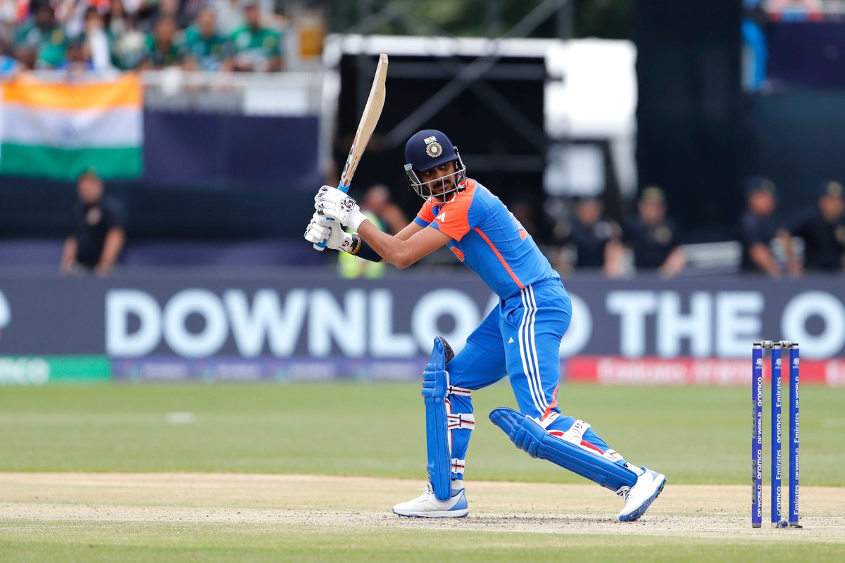 BCCI's tweet photo. End of Powerplay!

Rishabh Pant &amp; Axar Patel keep the scorecard ticking ✅

#TeamIndia move to 50/2.

Follow The Match ▶️ https://t.co/M81mEjp20F

#T20WorldCup | #INDvPAK https://t.co/9C6oEncvzk