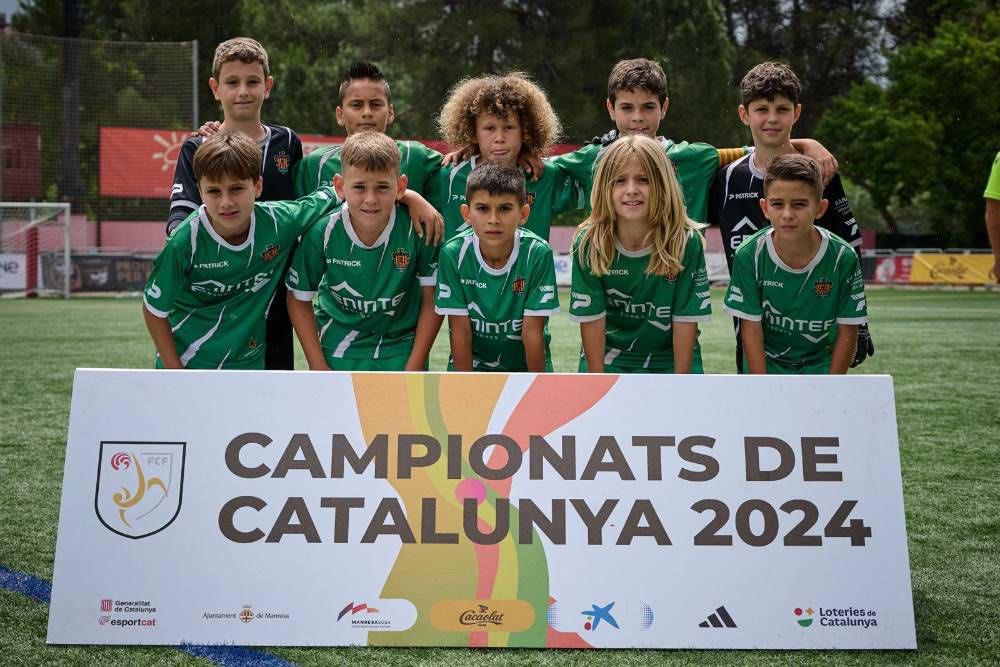 FundacioUEC's tweet photo. #FutbolBase • 💚 Derrota en la final dels Campionats de Catalunya base. 

⚽️ @FCBmasia 3-0 Sub 10 A 

🥈 Els verds han competit a màxim nivell però no han aconseguit superar el seu rival. Treball excel•lent. ORGULL! 👏🏻🤩

#FundacióUEC #Ambelverdalcor 💚 https://t.co/3TdJvIy9PX