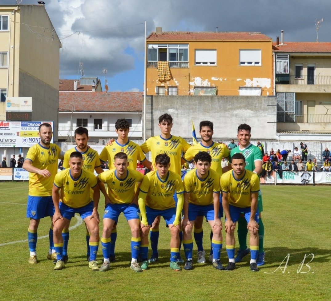 DrPercheles's tweet photo. El humilde @AtlMansilles , de Mansilla de las Mulas, ASCIENDE a los cielos de CyL y jugará en categoría nacional!!

Es el 25° equipo de la provincia de León que logra acceder a categoría nacional en toda la historia.

Bienvenidos a la consulta 🩺🥼🏥 y ENHORABUENÉRRIMA!! 👏👏👏👏 https://t.co/J3dB7c3eJv