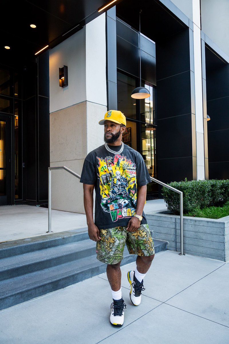 taylormadegq's tweet image. LIGHTNING STRUCK ⛈️⚡️
#snkrsliveheatingup #inmyjs