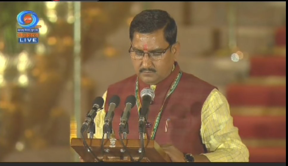 मैं तोखन साहू आप सब के आशीर्वाद से सपथ ले रहा!
केंद्रीय राज्य मंत्री के रूप में आप सभी के आशीर्वाद हेतु हृदय से आभार.......
जय भाजपा तय भाजपा 
जय छत्तीसगढ़ महतारी 
#abkibaar400paar #modikiguarantee #namoagain2024