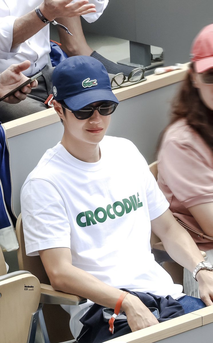 beezisbz's tweet photo. สมมงแอคใหญ่40ล้านกว่าฟอลของฮีจิงๆมึง พวกยิ้มมุมปากมันหล่อทุกคน ㅠㅠ https://t.co/5UlL1N8Ryz