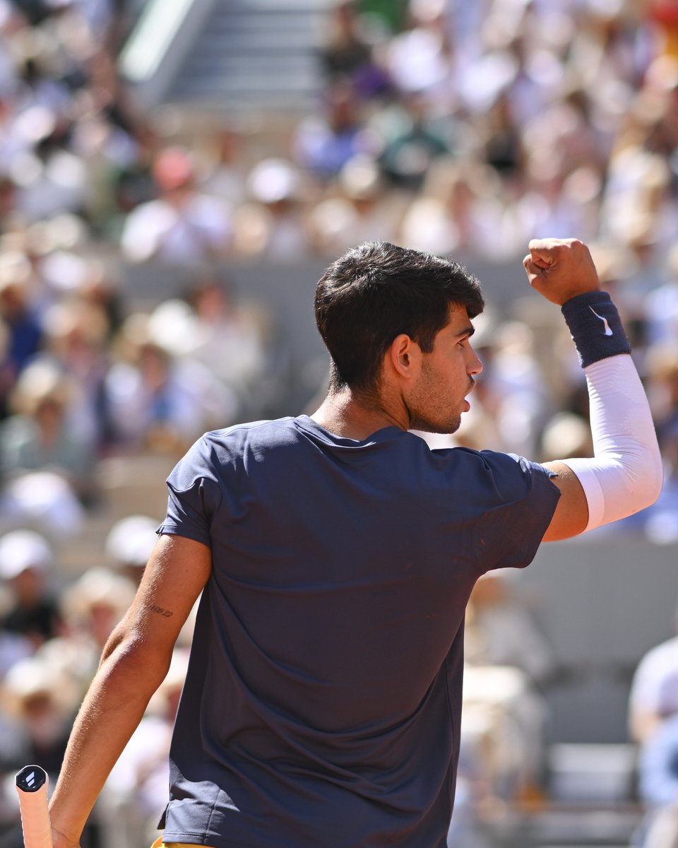 rolandgarros's tweet photo. ALCARAZ FORCES A DECIDER FOR THE ROLAND-GARROS TITLE! 6-1 🇪🇸

#RolandGarros https://t.co/KtsgKef8r0