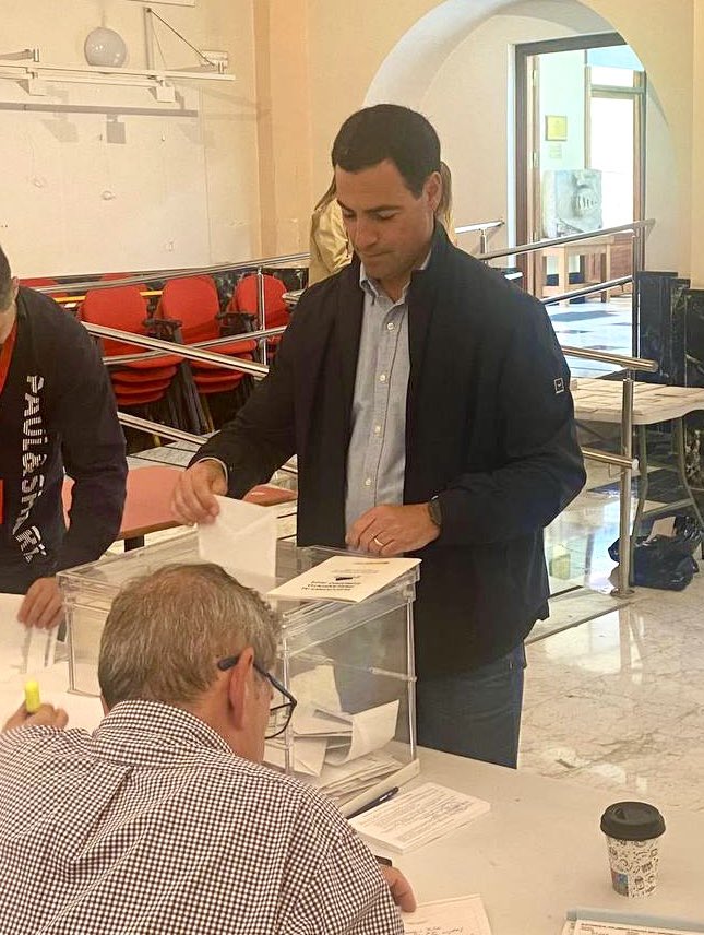 Imanol_Pradales's tweet photo. 🇪🇺 Gaur da eguna. Euskadiren ahotsa ozen eta argi entzun dadila Europan. Europazaleak garelako eta Europako balioak defendatzen ditugulako: demokrazia, askatasuna eta Giza Eskubideak.

🗣️ Hagamos que se escuche nuestra voz en #Europa. Con nuestro voto podemos cerrar el paso a los extremismos y populismos.

🔴⚪️🟢 Por una #Euskadi social, justa y próspera. Por una Europa más unida, solidaria y democrática. Ez geratu etxean!                                                                       #IndarBerriaEuropan #TuVozImporta #E9 #J9