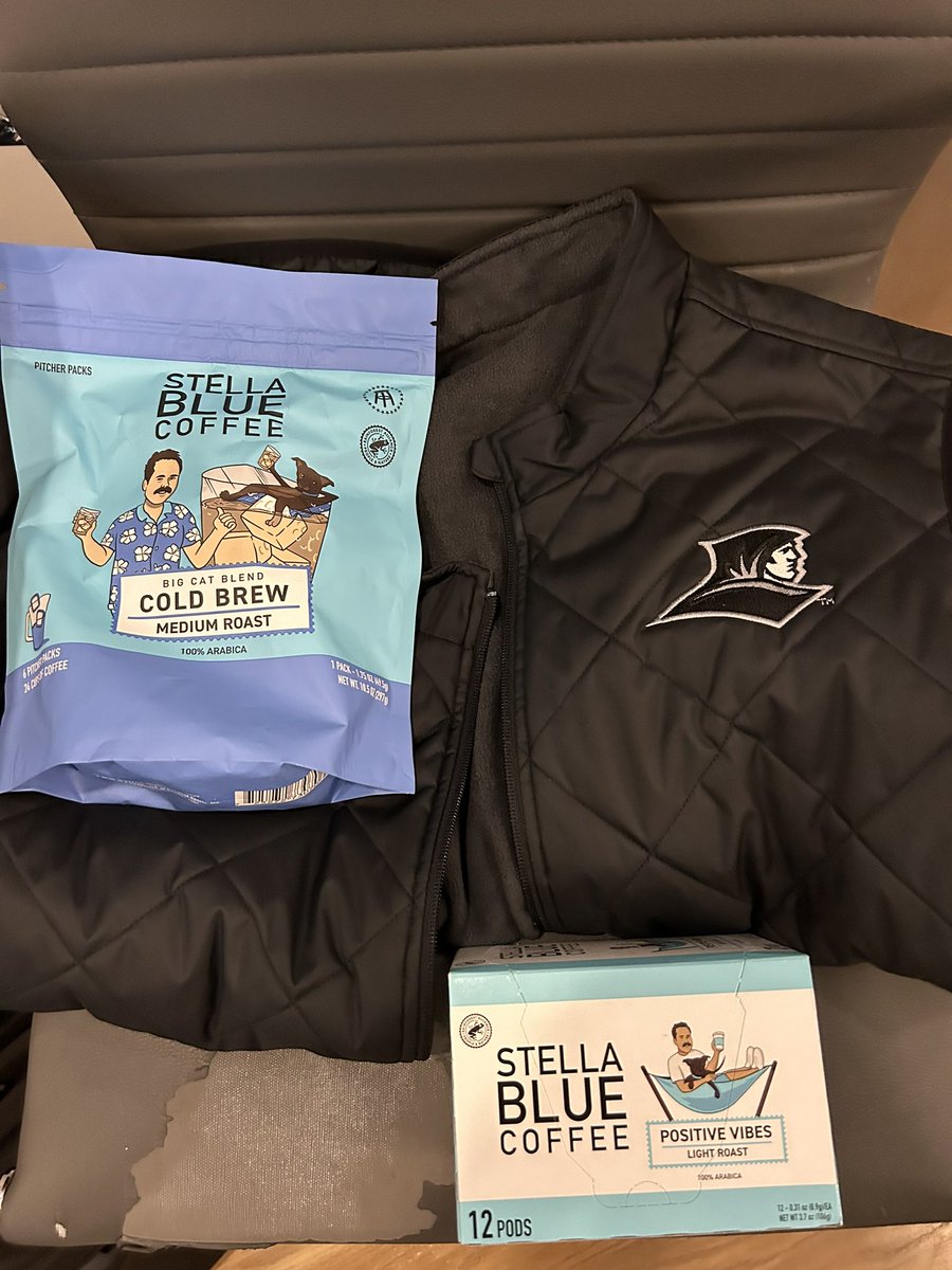 JohnFantaGroup's tweet image. Best mail day of all time @BarstoolBigCat. The Stella Blue will now sit in my kitchen cabinet unopened until you release #theinterview