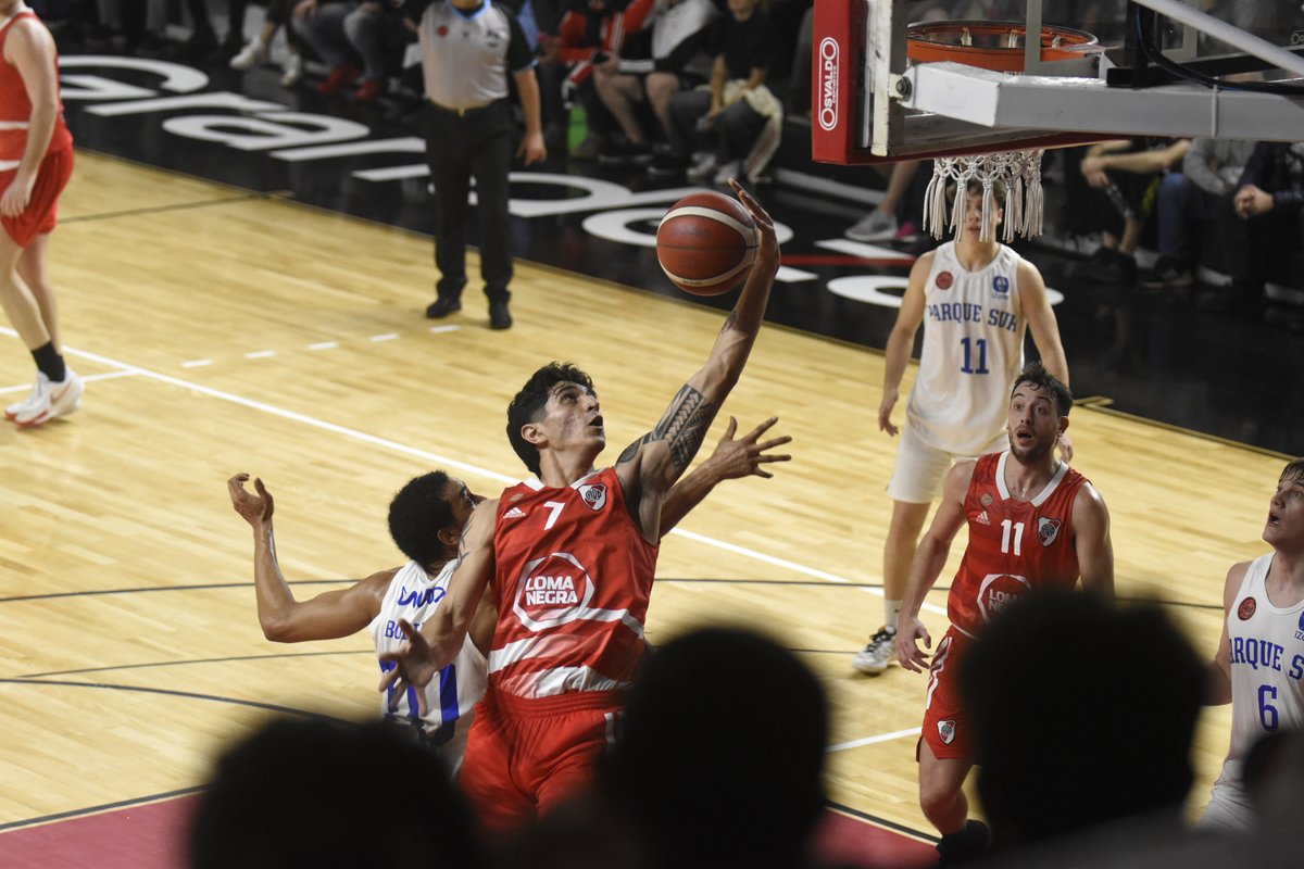 laligafederalok's tweet photo. Playoffs Interconferencias | 🔴⚪️River le ganó a Parque Sur en Núñez y habrá tercer partido.

🔗https://t.co/nnT5GJFZmE https://t.co/aH4tT7zRGV