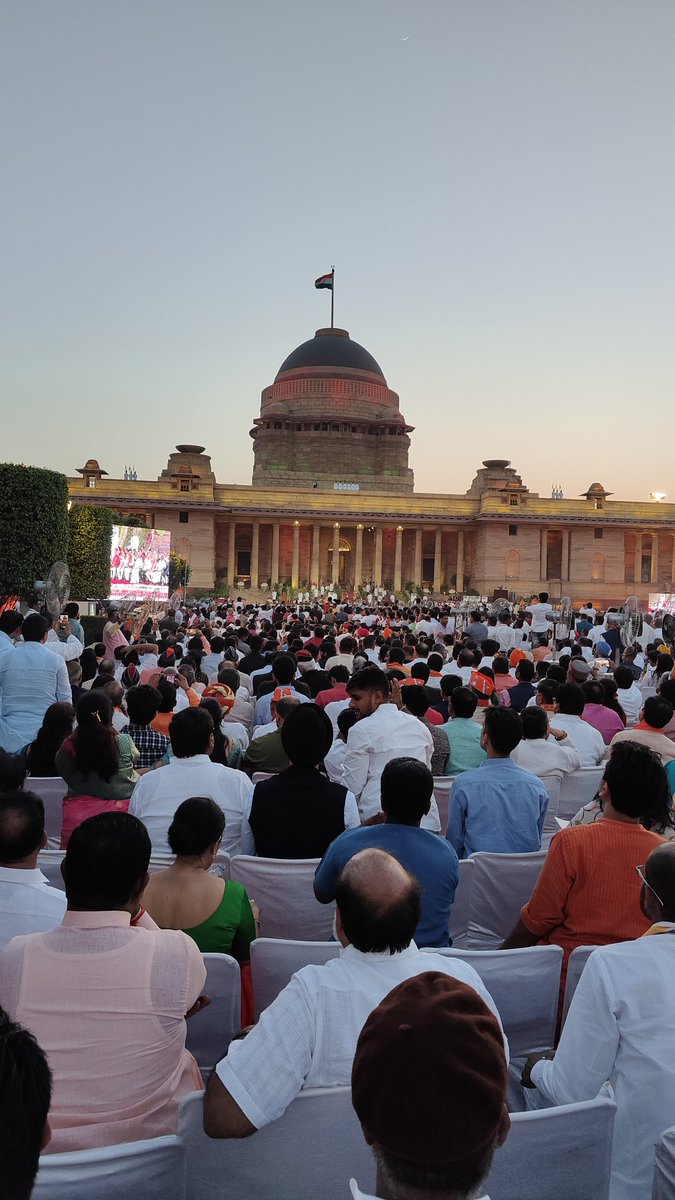 a_balua's tweet photo. मैं, नरेंद्र दामोदरदास मोदी…

इस कालजयी और ऐतिहासिक क्षण का साक्षी बनने का सुअवसर प्राप्त हुआ। केन्द्र में मोदी सरकार 3.O का पल गौरवान्वित करने वाला है।
आगामी असाधारण कार्यकाल के लिए मोदी सरकार को बहुत-बहुत शुभकामनाएँ। 

#ModiAgain @BJP4Bihar @samrat4bjp @narendramodi https://t.co/ROVp79d9hZ