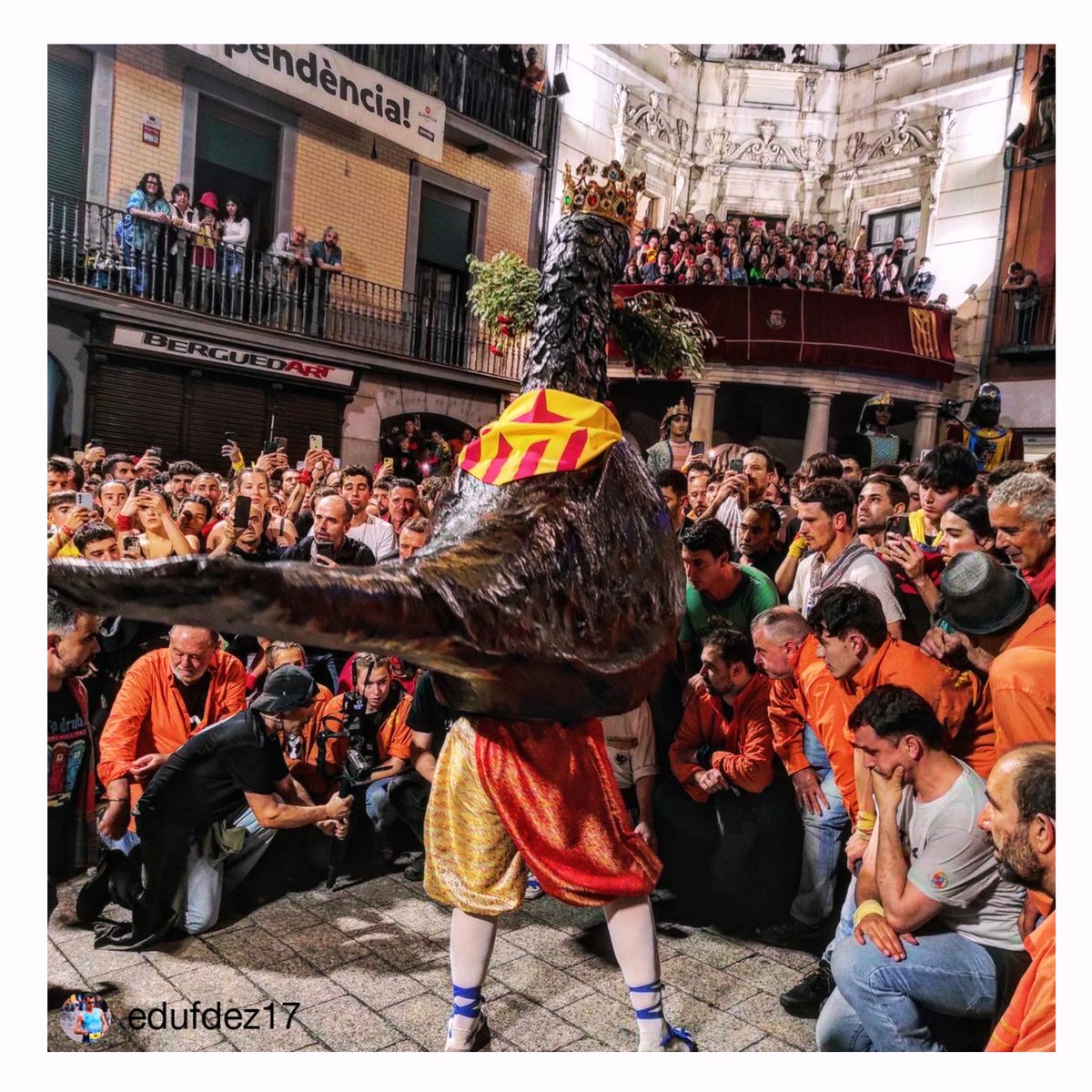 aliguesdecat's tweet photo. #Repost @edufdez17
Una patum que s'acaba. 5 dies on la ciutat ha vibrat i a saltat el ritme de la música de la patum.Fins any vinent!!!! @aligapatum @lapatumberga @lapatum @ajuntamentberga #igberguedà #berguedà #lapatum2024 #musica #tradiccio #patrimoni #patrimonicultural #gent https://t.co/sj14CAFYWS