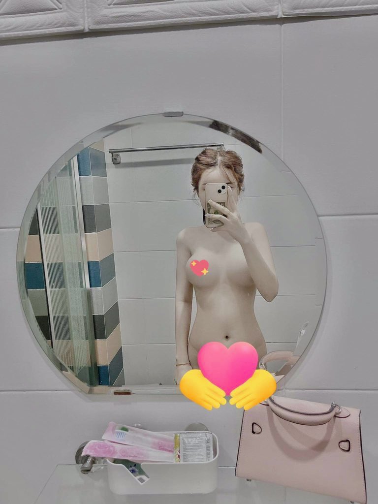 sofia2003hihi's tweet photo. set kèo hà nội nè kkk https://t.co/dOQQ6gVeMh