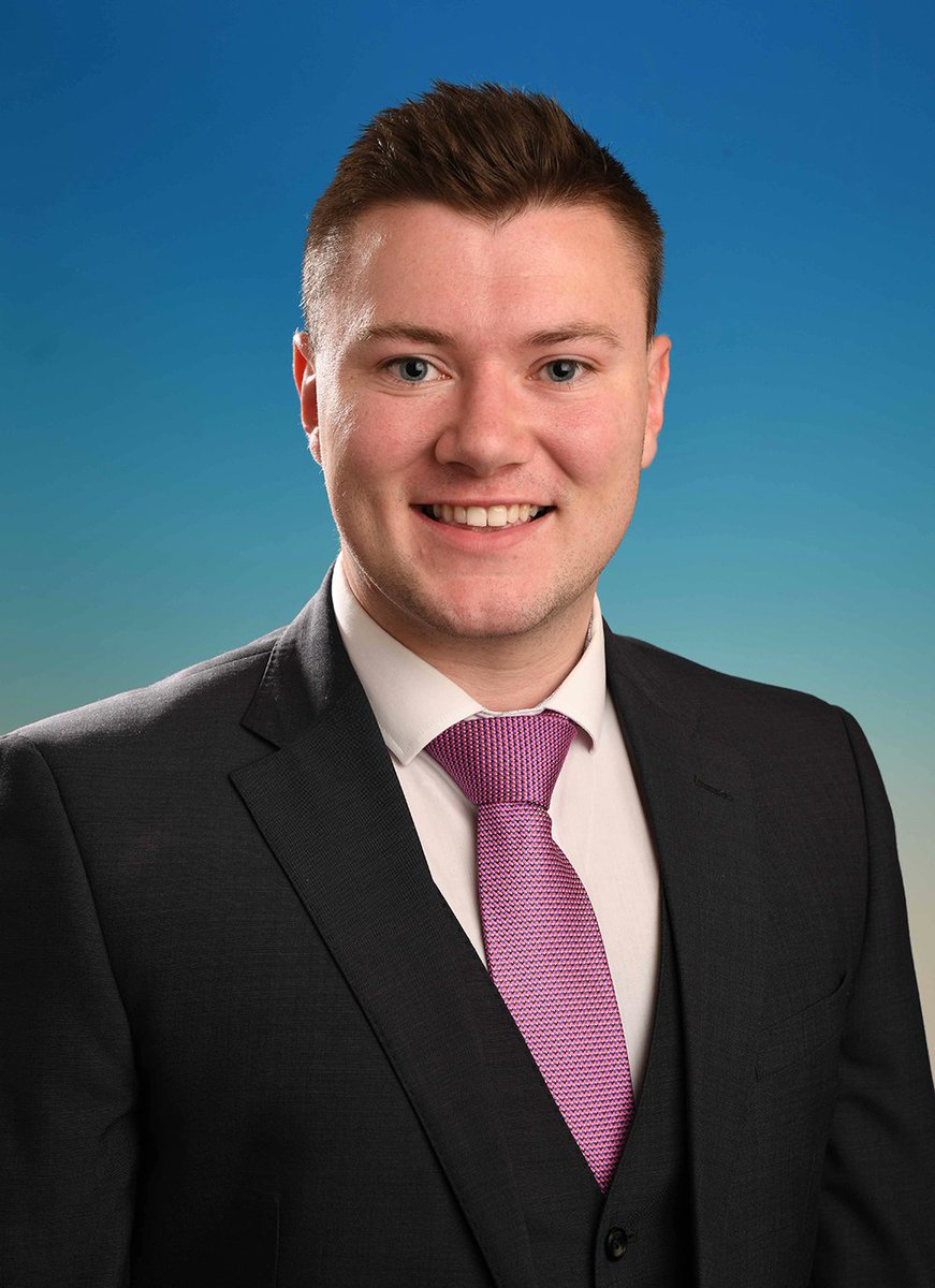 NuachtBnG's tweet photo. I dtoghcheantar Neidín, athtoghadh na comhairleoirí Johnny Healy Rae (NS), agus Michael Cahill (FF) ar an gcéad chomhaireamh.
Tá a suíocháin coimeádta ag muintir Healy Rae ar fad. Ath-toghadh Jackie aréir in Oileán Ciarraí, agus bhí Maura i gceann an tslua i gCill Áirne. https://t.co/BFKSQZshjd