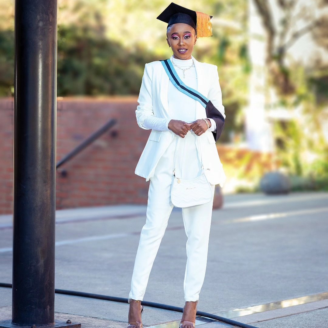 XoliswaLuthando's tweet photo. Degreed Hun 👩‍🎓❤️🔥 https://t.co/C8EroqjEJM