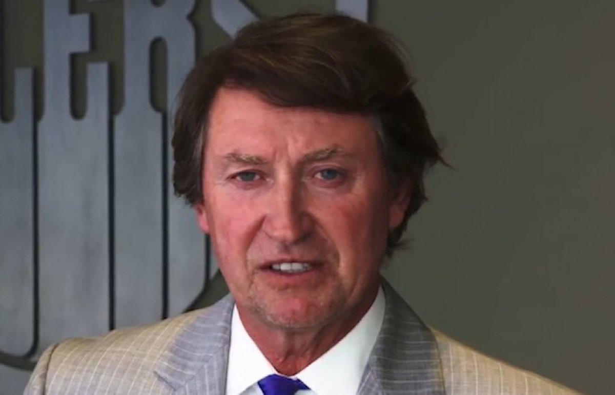 Wayne Gretzky looks like he’s playing Vin Scully in a 1985 made-for-tv movie about Vin Scully.