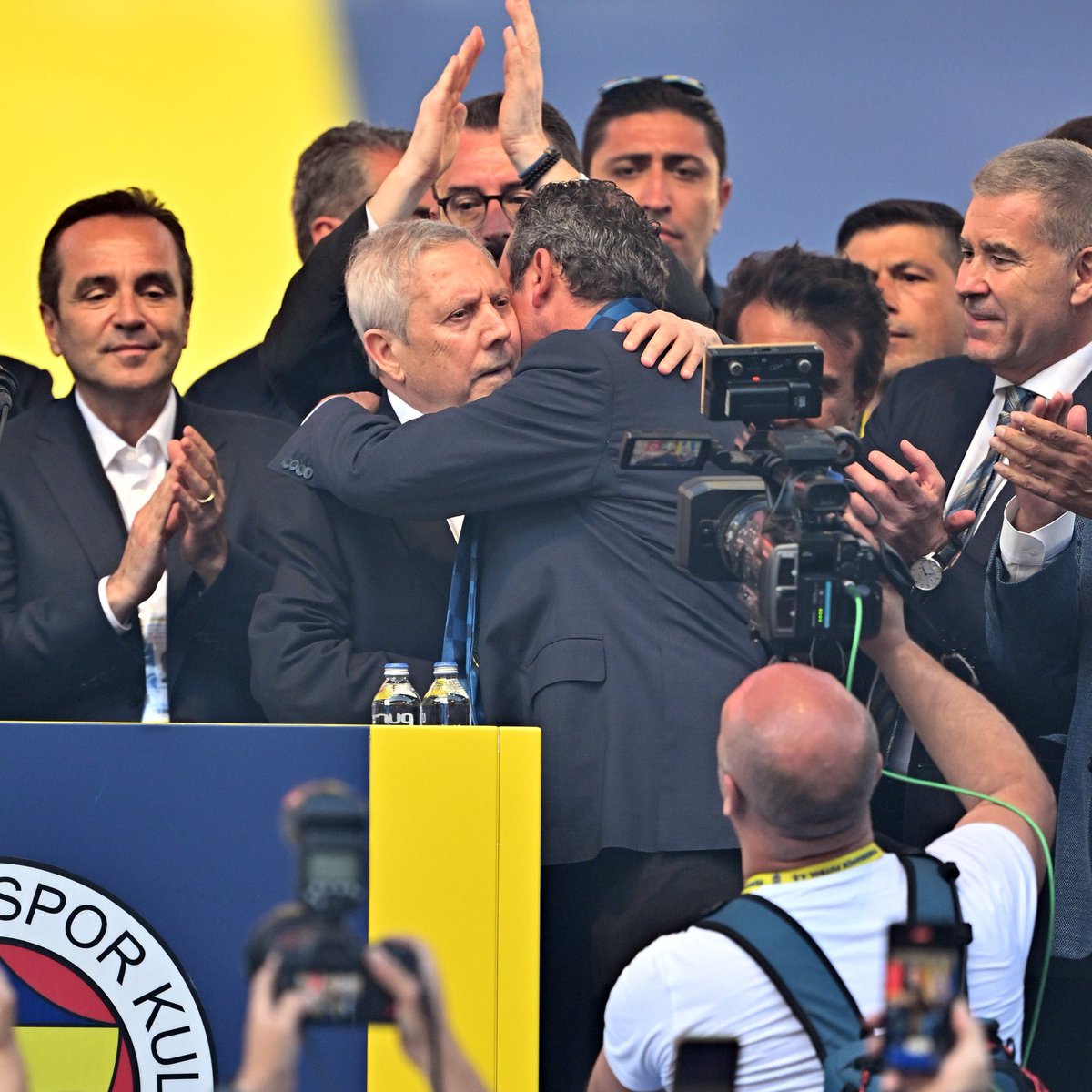 TekYolFener's tweet photo. FENERBAHÇE DÜŞMANLARINI YENECEĞİZ! https://t.co/KVysf4IeRS