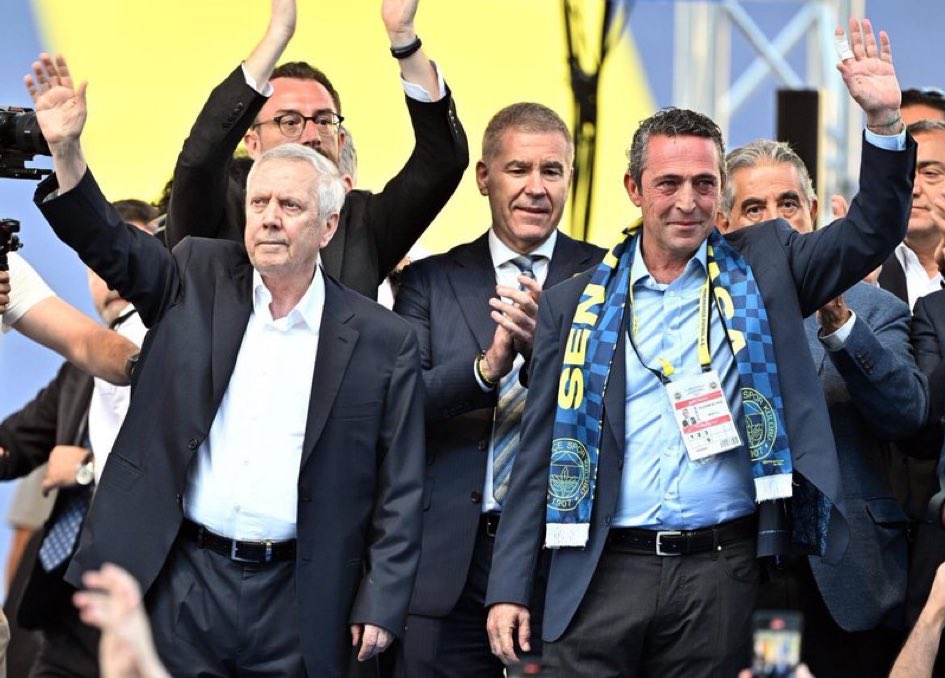 Aziz Yıldırım, seçimi kazanan Ali Koç'u tebrik etti!