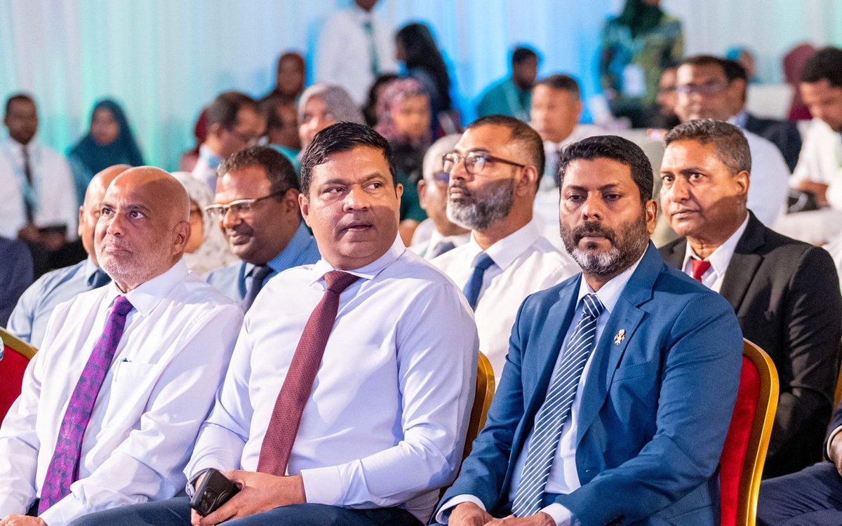 MoTCAmv's tweet photo. ސިވިލް ސަރވިސް ކޮންފަރެންސް 2024  އިފްތިތާޙުކުރުމަށް ބޭއްވި ރަސްމިއްޔާތުގައި ވަޒީރު މުޙައްމަދު އަމީން ބައިވެރިވެވަޑައިގެންފި

މި ކޮންފަރެންސްއަކީ ސިވިލް ސަރވިސްގެ އިންތިޒާމްތައް ރޭވިފައިވާ ގޮތްތައް ދިރާސާކޮށް ފެންވަރު ރަނގަޅު ޚިދުމަތްތަކެއް ފޯރުކޮށްދިނުމަށް ހަމަޖައްސަންޖެހޭ ކަންކަން ދެނެގަނެ  އެކަށައެޅުމުގެ މަޤްޞަދުގައި ކުރިއަށްގެންދާ ކޮންފަރެންސެކެވެ.
@cscmaldives