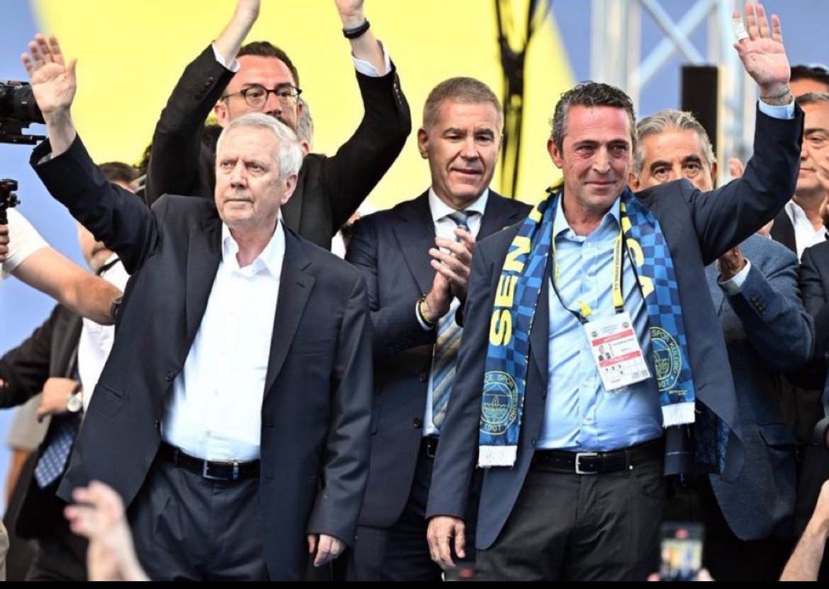 Fener10line's tweet photo. KORKUN BİZDEN!

FENERBAHÇE GELİYOR! https://t.co/LqaS9uR3I7
