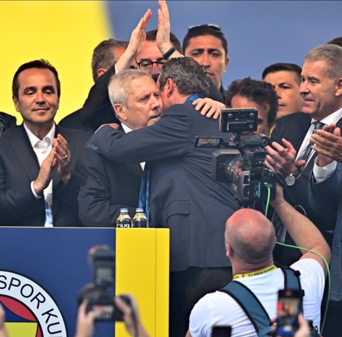 Fener10line's tweet photo. KORKUN BİZDEN!

FENERBAHÇE GELİYOR! https://t.co/LqaS9uR3I7