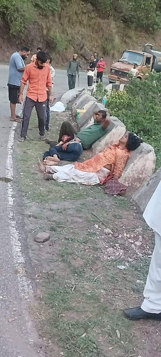 ddcsandeep's tweet photo. Heartbreaking news from the Reasi, Mi!itant Attack on Shivkhori Pilgrims Bus. At least 9 killed as terr@rists open fire at bus carrying pilgrims in J&amp;K #Reasi #StayStrong #thathri https://t.co/Vqaw8BB5i3