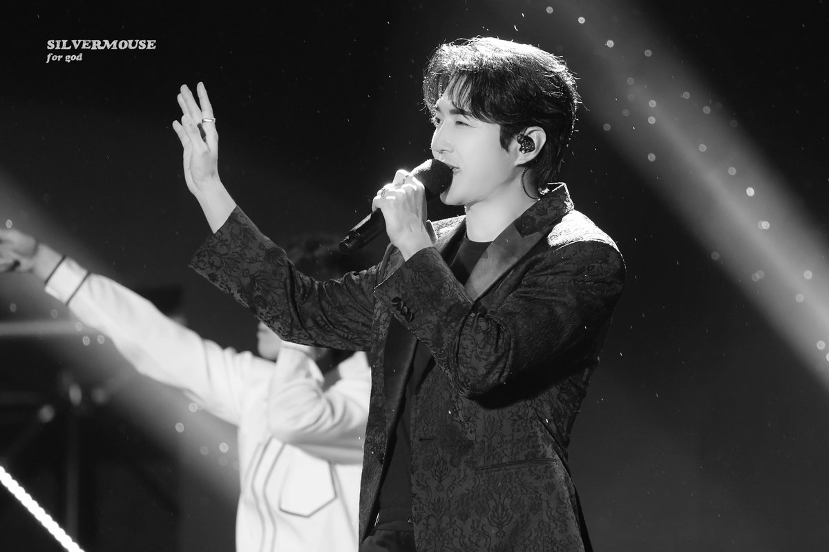 240608

반짝반짝 거리는 오빠가
조명까지 받아서 더 반짝거리네 

저 시선 끝에 팬지오디 있는 거까지 완벽
｡* .ᰔ ଘ(∗ ɞ̴̶̷ ·̮ ɞ̴̶̷ )੭່˙ .⁺ ˖ ⌒ ❤ 

#god #지오디 #안데니