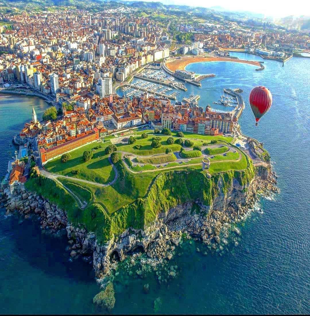 TheEuroGuys's tweet photo. 🇪🇸🏡 Sporting de Gijón

📍🌇 Gijón - parks, seafront walks, cultural attractions and lively eating, drinking and shopping scenes. It’s a surprisingly engaging city, and a party and beach hot spot too, with endless summer entertainment. 

🏟 El Molinón (👥29,371) https://t.co/kbgAGfDoKG