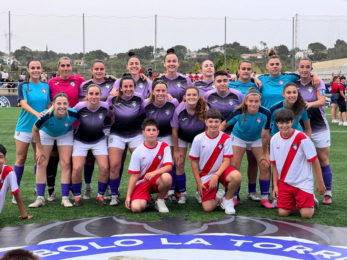 discobolo_fem's tweet photo. ¡CAMPEONAS DE LA COMUNIDAD VALENCIANA! 

🏆😎

Una vez más, estás futbolistas, lo volvieron hacer. 

DO-BLE-TE 📝

La consecución del título de copa + liga, hace que sea histórico en el club. 

Mentalidad, carácter y corazón.💭 https://t.co/xPDev0HloE
