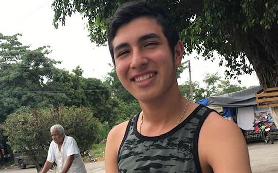 JorgeLuis_DH's tweet photo. 🕯️ Hoy recordamos a Alexander Martínez Gómez, conocido cariñosamente como ⚽Chander, un joven nacido en EEUU cuyo sueño de ser futbolista profesional fue injustamente truncado a manos de la Policía Municipal de #Acatlan de Pérez (#Oaxaca). (🧵) https://t.co/sIkJcnYsHW