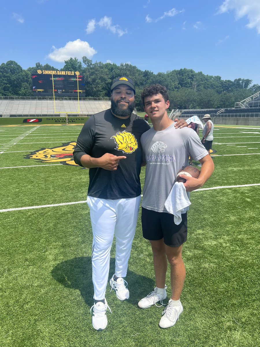 After a great camp and conversation with <a href="/coachtonyhull/">Coach Tony Hull</a> I am grateful to receive my first Division 1 offer from <a href="/UAPBLionsFB/">𝐆𝐨𝐥𝐝𝐞𝐧 𝐋𝐢𝐨𝐧𝐬 𝐅𝐨𝐨𝐭𝐛𝐚𝐥𝐥 🏈</a> ! <a href="/Coach_Grimmett/">Dustin Grimmett</a> <a href="/waedmondson/">Will Edmondson</a> <a href="/coachboshears/">Boyd Boshears</a> <a href="/CoachLeCroix/">Granville T. LeCroix</a>