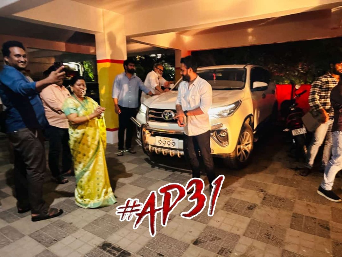 TWorldNewss's tweet photo. #Ap31 Movie Team celebrating 
#janasena Winning
With @NagaBabuOffl 🔥

#Ap31TheMovie 

#Chanti @laharishari @kvrdirectorkdp 
#Naryanaswamy #ACCCreations https://t.co/HRbyyaJkKa