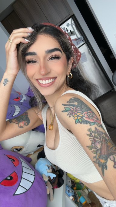LIVE ON TWITCH 🩶 https://t.co/pIpBnfPVLD  come watch the Xbox Games Showcase with me! i&rsquo;ve got some very