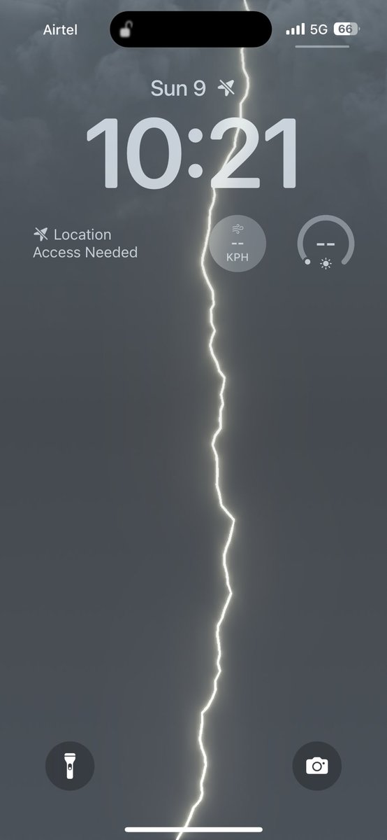 RidhiKD's tweet photo. @Apple this is user delight… !!!

showing me our sky and when there is going to be lightening … 😃😃😃😱

Truly enjoying the weather twice over…

#lovetherains
#india 
#iphone https://t.co/IHWl8RjF9S