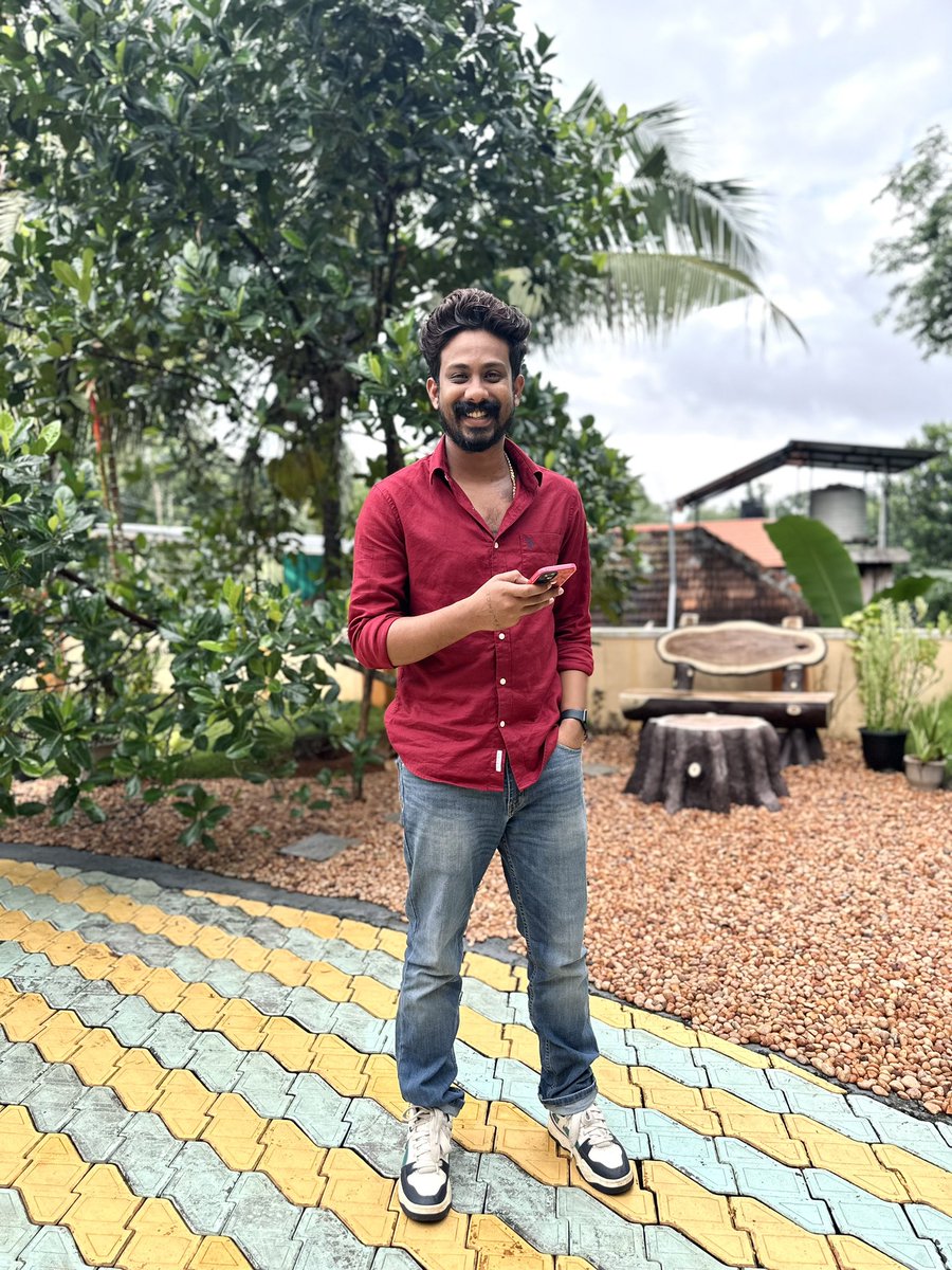 AntappanTalkies's tweet photo. Red ❤️
.
.
📸 : @shiyonsajimusic 
.
.
#selflove #rjantappan #antappantalkies #photooftheday #loveislove #trending https://t.co/owNgOq2e9z