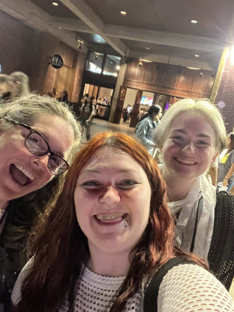 Sirenspookqueen's tweet photo. Happy birthday to my ride or die @Tigerlily67live. I luv u so much I’m so glad we meet when we did. Hope u have an amazing day today. Luv u forever and always bestie. Also keeho says happy birthday as well https://t.co/jr1km0yHdD