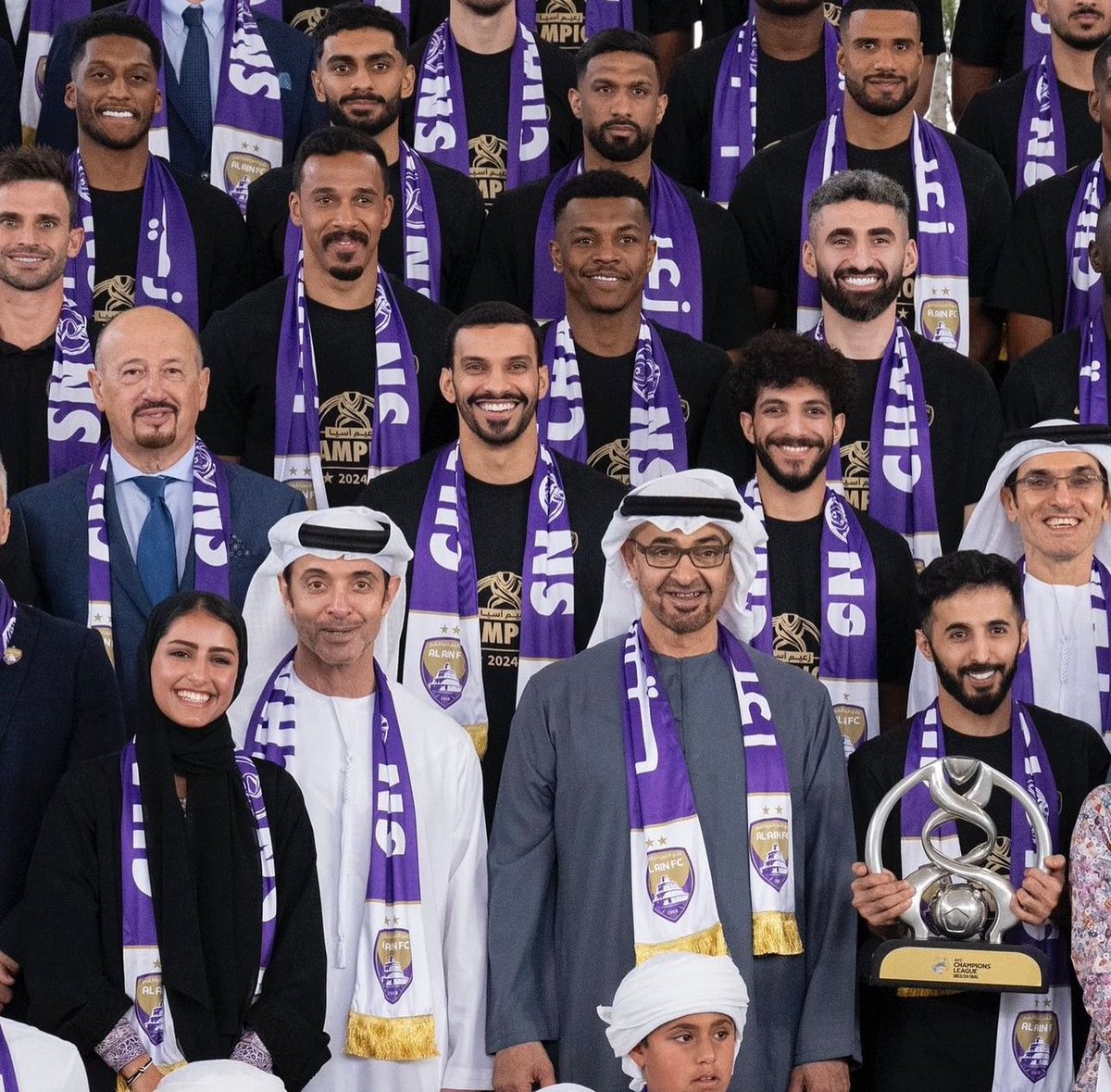 falah_24's tweet photo. سيدي و قائدي فرحتك و شوفتك اغلى ناموس ، 
الله يقدرنا دايما على اسعادك ي سيدي 🇦🇪💜

#فرحة_بوخالد https://t.co/3bIjTmZITu