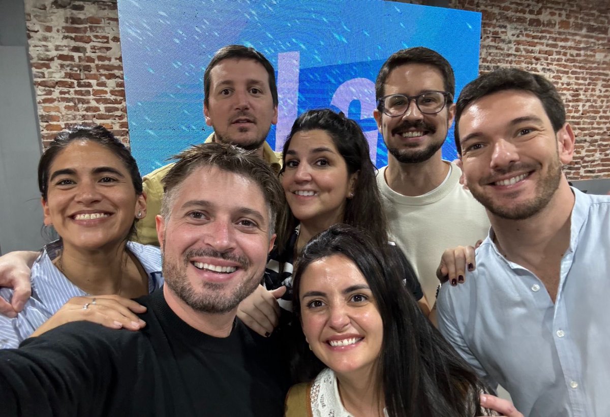 ¡Somos la generación del involúcrate! 🤩

Un gran equipo de personas que suman fuerzas y experiencia para transformar cada parte de nuestra Argentina. 💪🏼🇦🇷