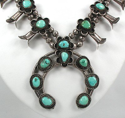What Makes Turquoise Change Color? 
…tiveamericanjewelrytips.wordpress.com/2010/12/30/wha…