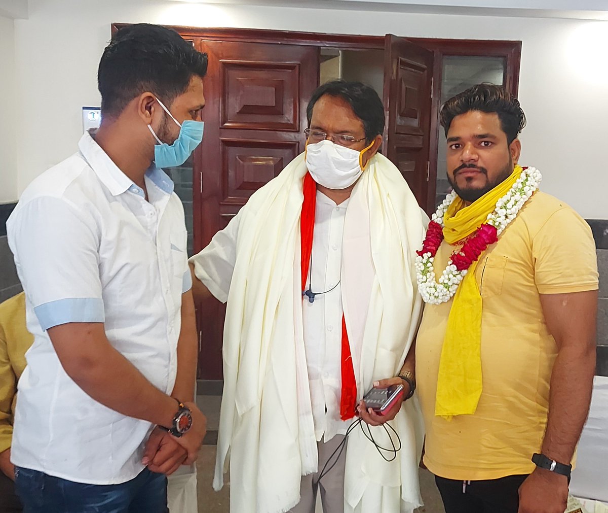 RahatAliWarsi_'s tweet photo. ईस्ट दिल्ली सांसद बड़े भाई #harshMalhotra जी को भारत सरकार के मंत्री मण्डल में मंत्री बनने पर हार्दिक शुभकामनाएँ… 🥳🥳🥳🥳🥳

#harshmalhotra #BJP4IND #BJPGovernment #victory #Modi #ministry #minister #rahataliwarsi #digital #graphite #vtec https://t.co/6KGK4049lT