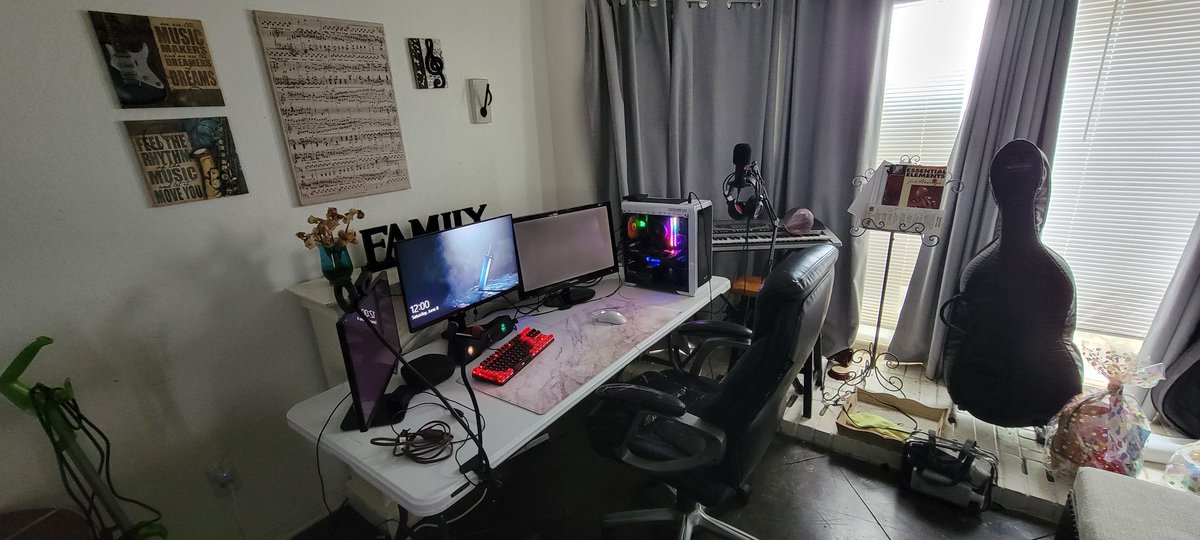 redeemedjay's tweet photo. Major s/o to my parents for the 2 week temp stay until we get our new home! They straight up let me take over the music corner with my streaming!!!
#support #family #streamer #dadof5 #moving https://t.co/IWv82rMNYQ