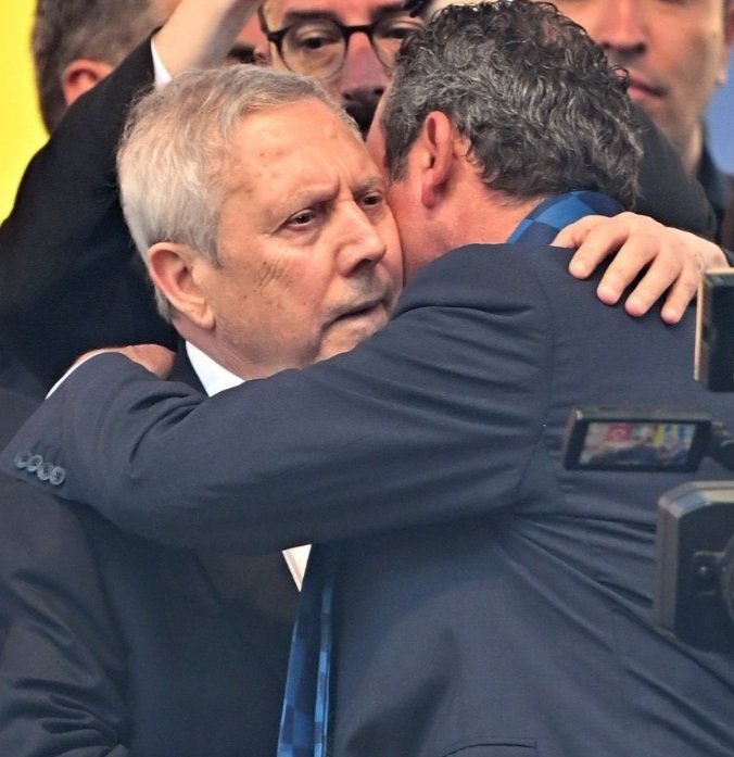 fatihckc75's tweet photo. Teşekkürler Aziz Yıldırım 👏👏👏
Teşekkürler Ali Koç 👏👏👏
Her şey #FENERBAHÇE için.
💛💙💛💙💛💙💛💙💛💙💛💙 https://t.co/norMJT97sb