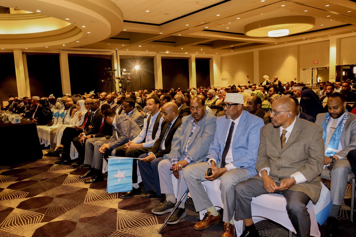 farahblue's tweet photo. #Minnesota's Somali community, led by Congresswoman @IlhanMN warmly welcomed #Somalia's Minister of Foreign Affairs, @AhmedMoFiqi. last night. During his visit, the Minister highlighted Somalia's progress in diplomacy, security, and the economy over the past two years, including its significant victory in securing a seat on the UN Security Council.

He also encouraged the community to unite, cooperate, preserve their Somali heritage, and strive for greater representation by electing more Somali-American officials.