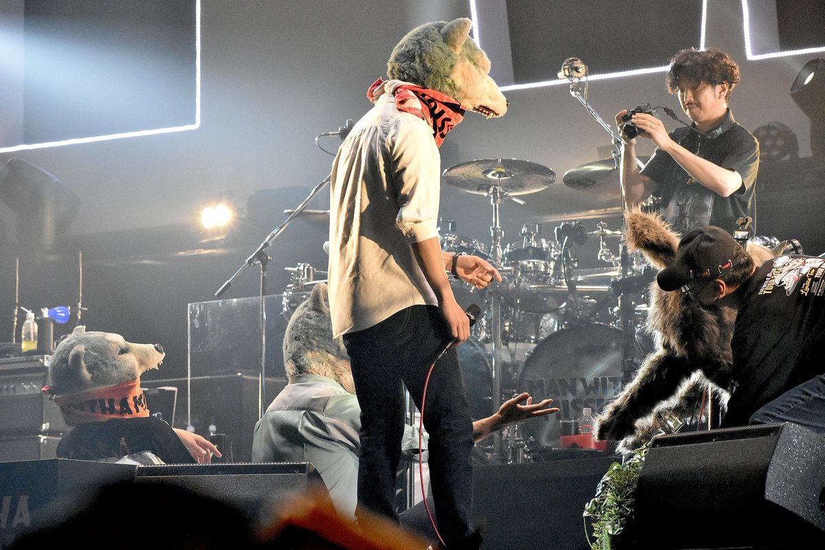__123_gaw's tweet photo. 集合写真のとき
モンスターウルフが入ってきたw
@mwamjapan
#MANWITHAMISSION
#MWAM
#FUNWITHAMISSIONTOUR
#ファインダー越しのTommyの世界 https://t.co/B2OCFXAl6C