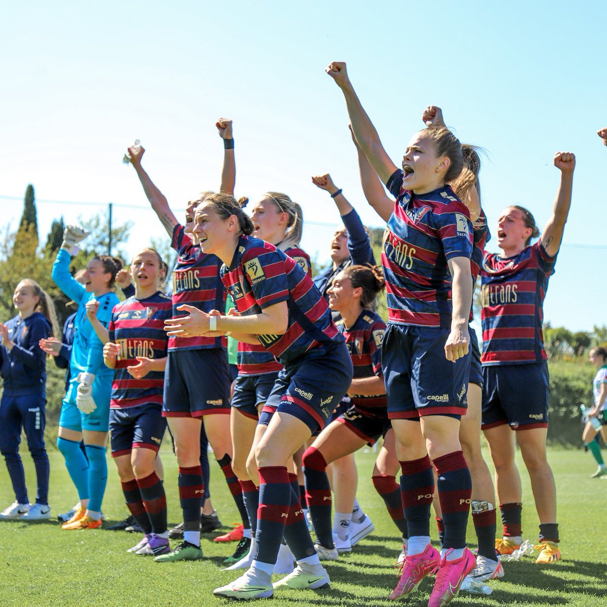 Kobieca drużyna Pogoni Szczecin mistrzem Polski 2023/24! 🏆

Ogromne gratulacje, <a href="/PogonSzczecin_K/">Pogoń Szczecin Kobiety</a>! Cała granatowo-bordowa rodzina jest z Was dumna! 🔵🔴
