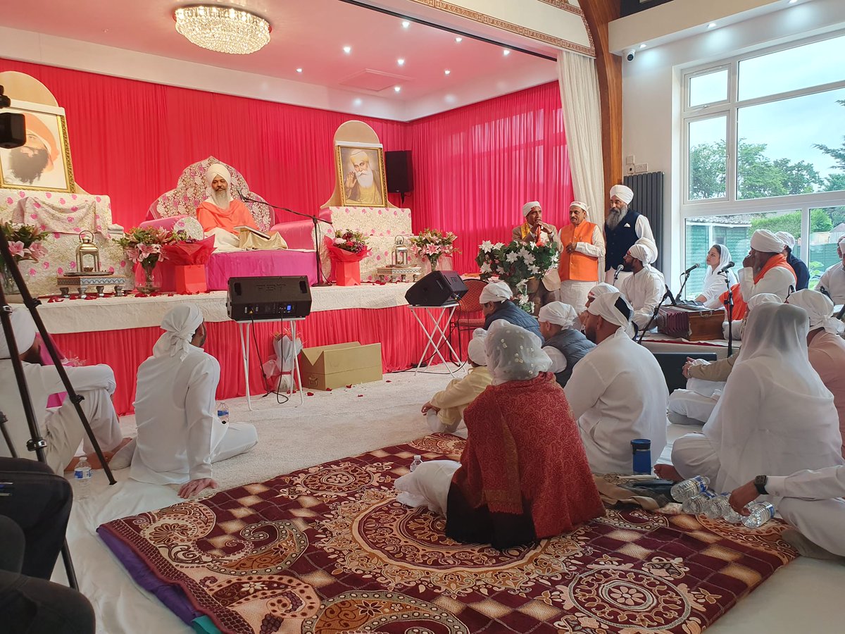 09.06.2024
Received blessings from His Holiness Mahraz Darshan Das at  religious event, Darshan Darbar UK in Iver.