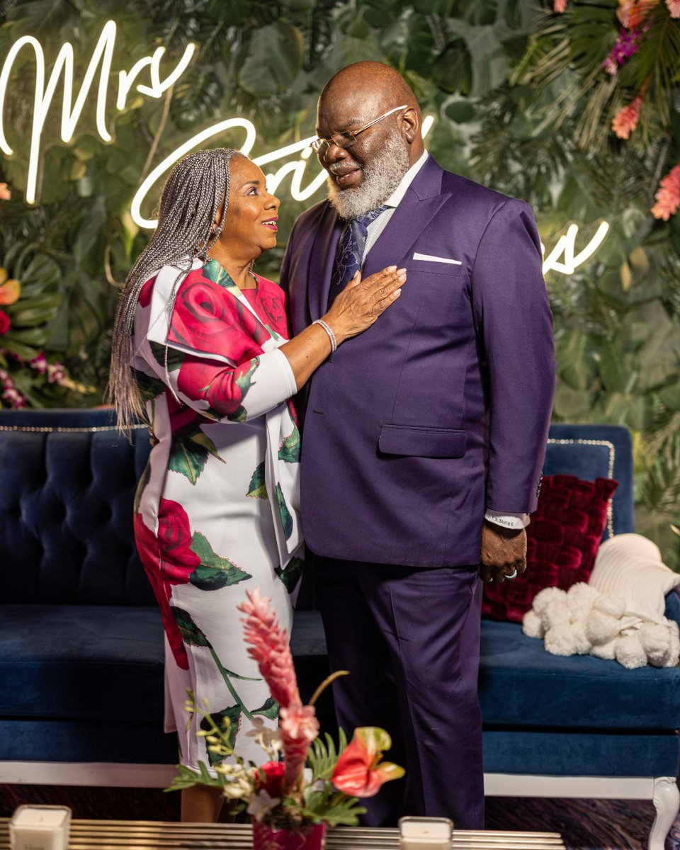 FirstLadyJakes's tweet image. To my incredible husband:
I love you so much! ❤️ Your indelible impact on me, our family, and the world is beyond measure — and today, we take pleasure in celebrating you. 🎉

Everyone, please join me in wishing @BishopJakes a very happy 67th birthday! 🎂