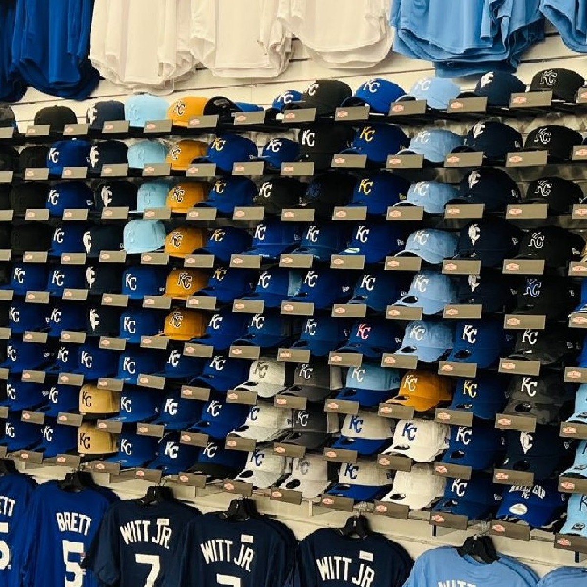 Rally_House's tweet photo. We're loving the look of these hat walls at our stores π Who knew a wall of hats could bring so much happiness? β
β
Gear up today and shop all hats online or in-store at Rally House!β
#HatGoals #ShopNow #HatWall https://t.co/2gfMo9mlbG