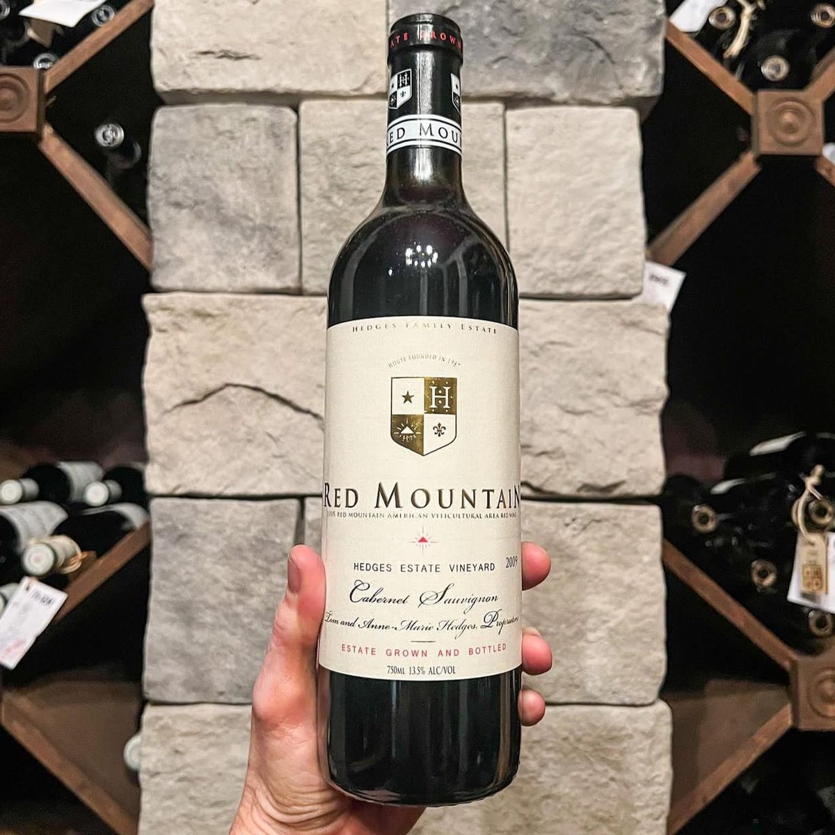 Wa_State_Wine's tweet image. Let&apos;s talk about #Cab for a sec! 
#CabernetSauvignon is one of the most planted #grape varieties in the world &amp;amp; the most planted grape in WA &amp;amp; on Red Mountain!