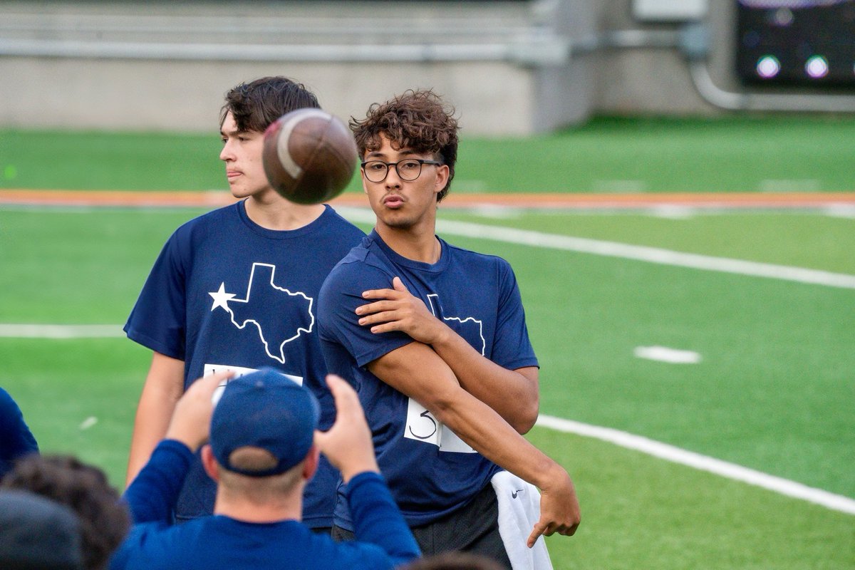 𝓓𝓮𝓐𝓷𝓰𝓮𝓵𝓸 𝓟𝓮𝓻𝓪𝓵𝓮𝓼 tweet media