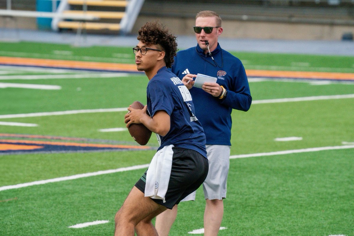 𝓓𝓮𝓐𝓷𝓰𝓮𝓵𝓸 𝓟𝓮𝓻𝓪𝓵𝓮𝓼 tweet media