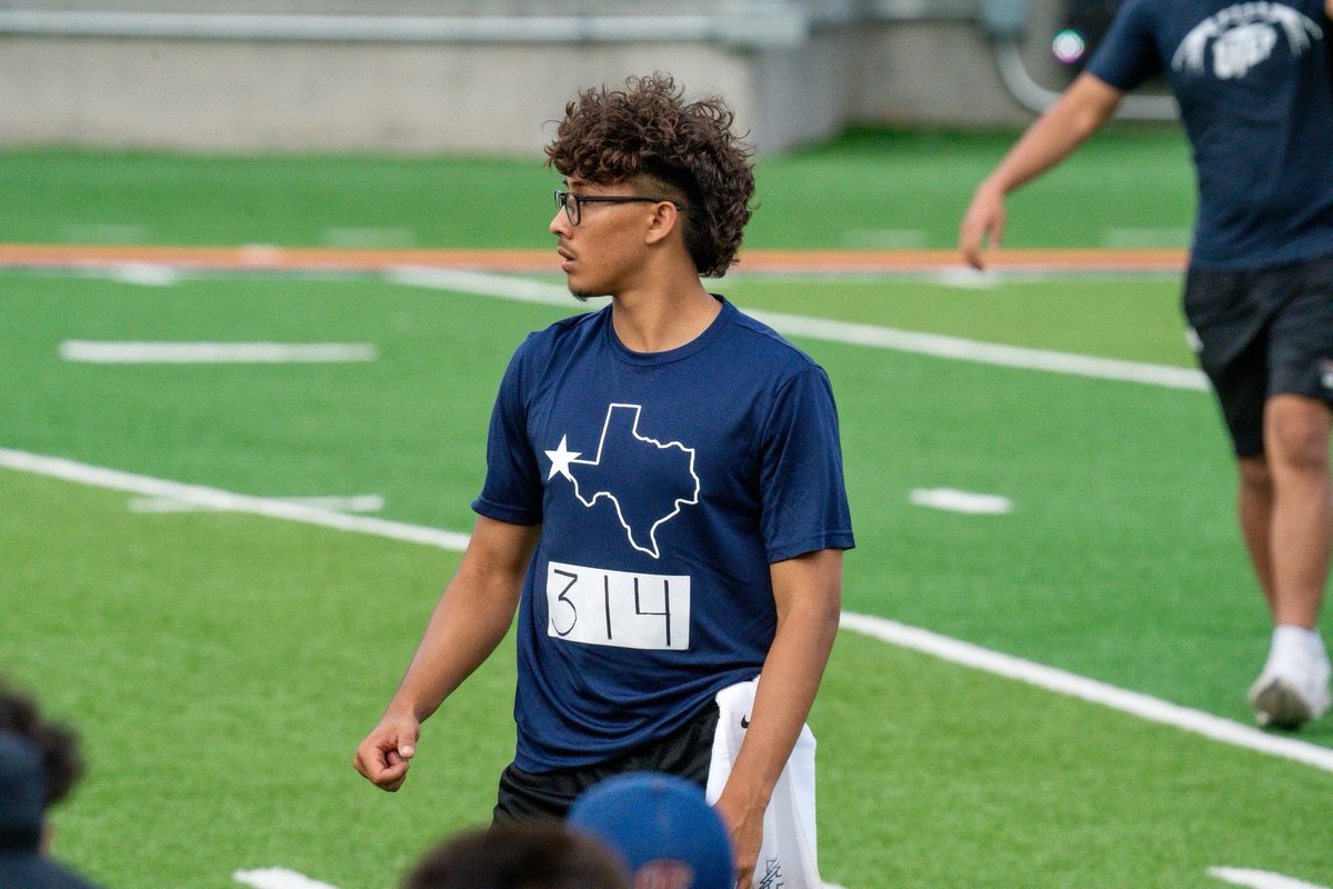 𝓓𝓮𝓐𝓷𝓰𝓮𝓵𝓸 𝓟𝓮𝓻𝓪𝓵𝓮𝓼 tweet media